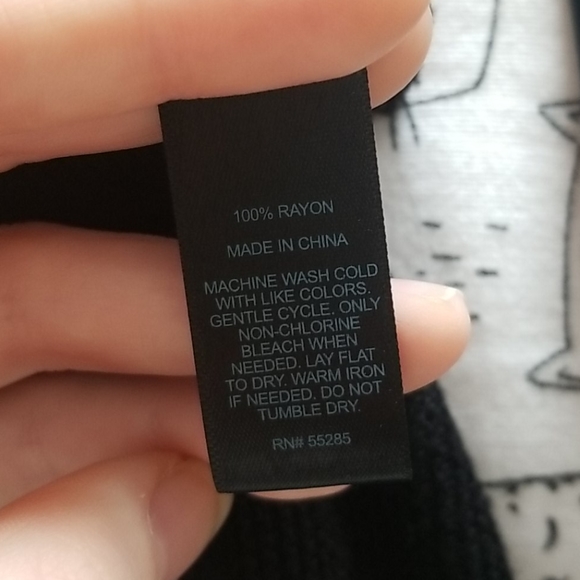 Black loose top - Picture 4 of 4